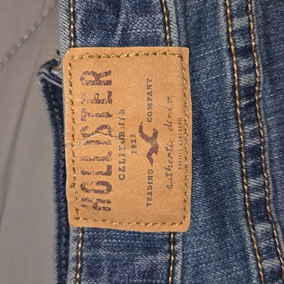 Hollister Blue Denim Jeans with Quilted Pockets - Picture 4 of 5